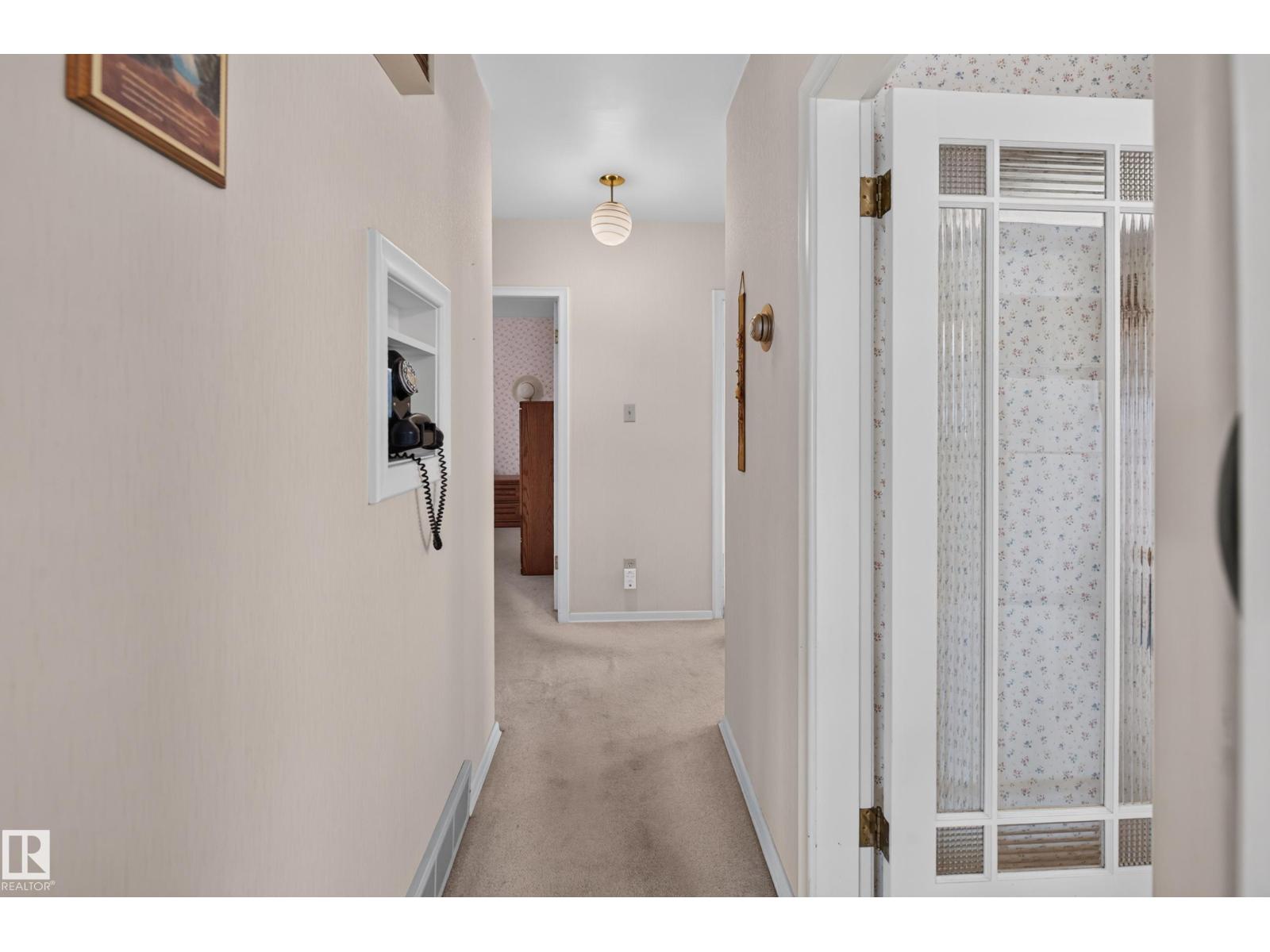 7704 104 AV NW - 33