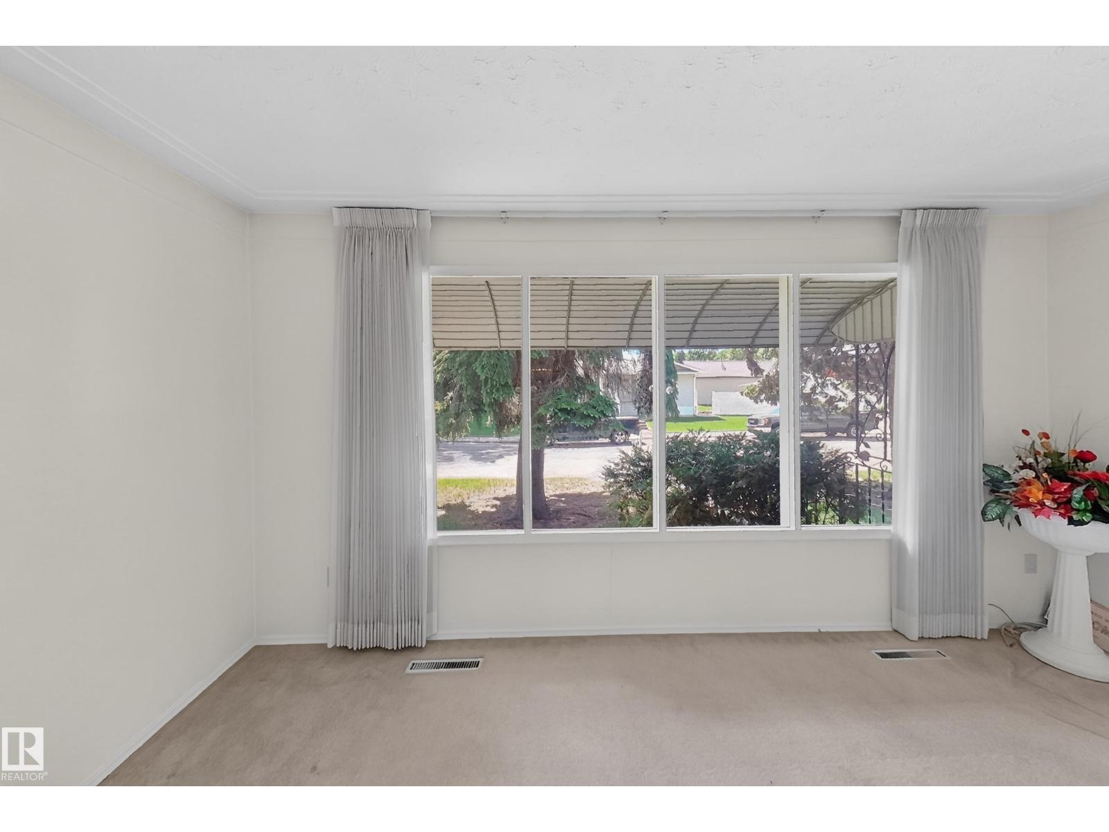 7704 104 AV NW - 6