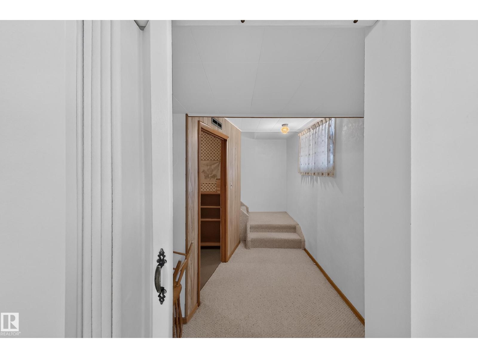 7704 104 AV NW - 46
