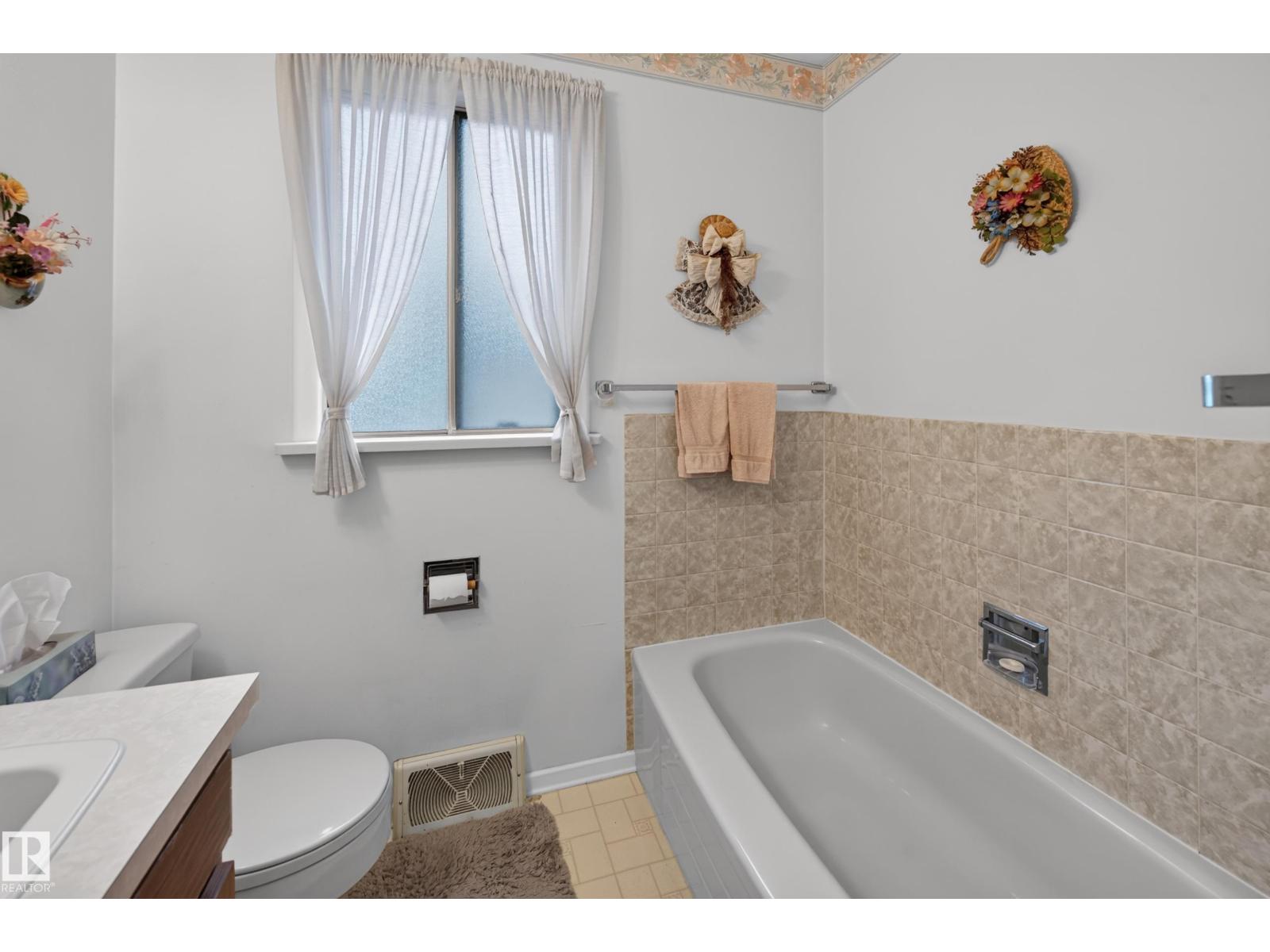 7704 104 AV NW - 27