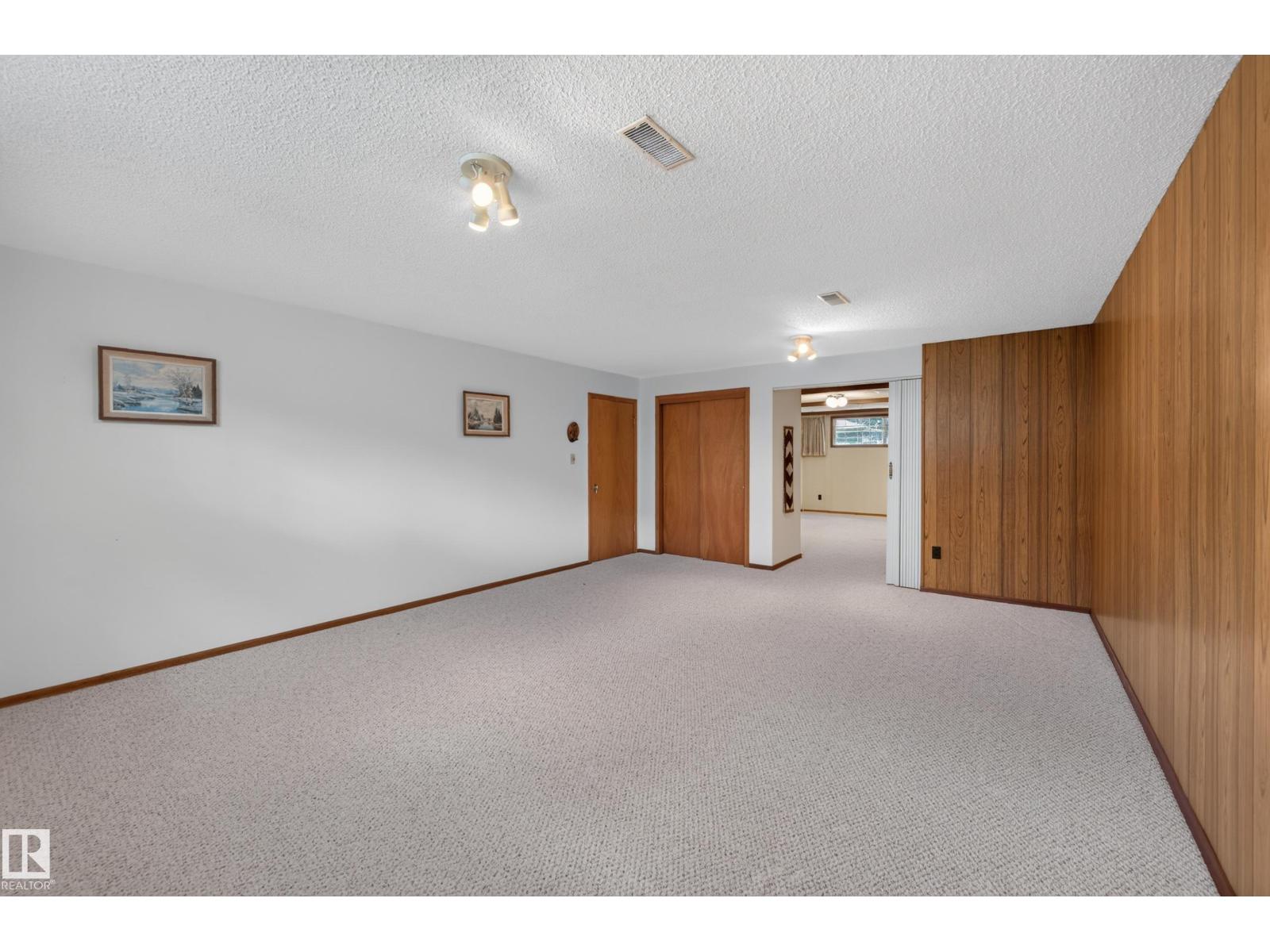7704 104 AV NW - 41
