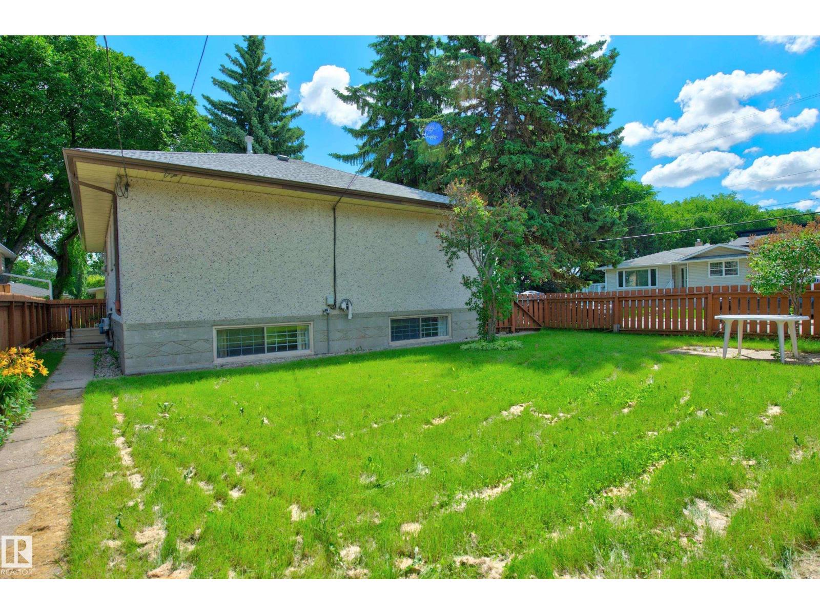 7704 104 AV NW - 65