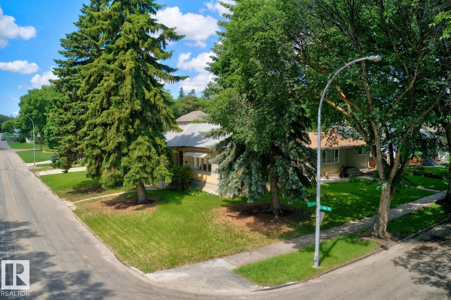 7704 104 AV NW - 69