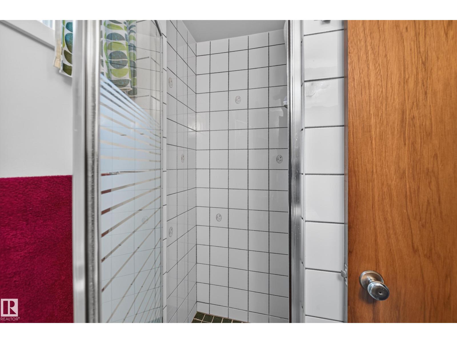 7704 104 AV NW - 47