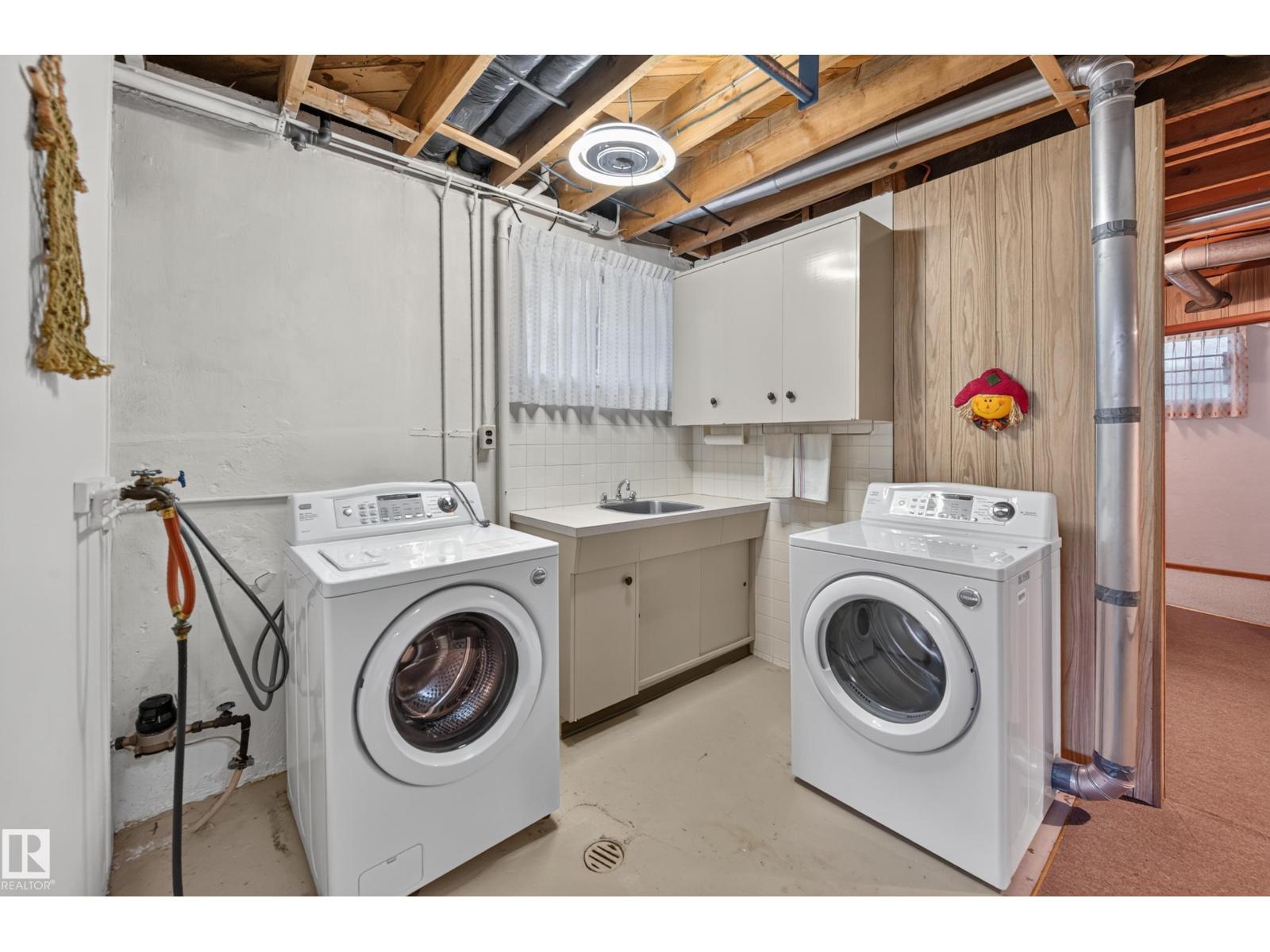 7704 104 AV NW - 53