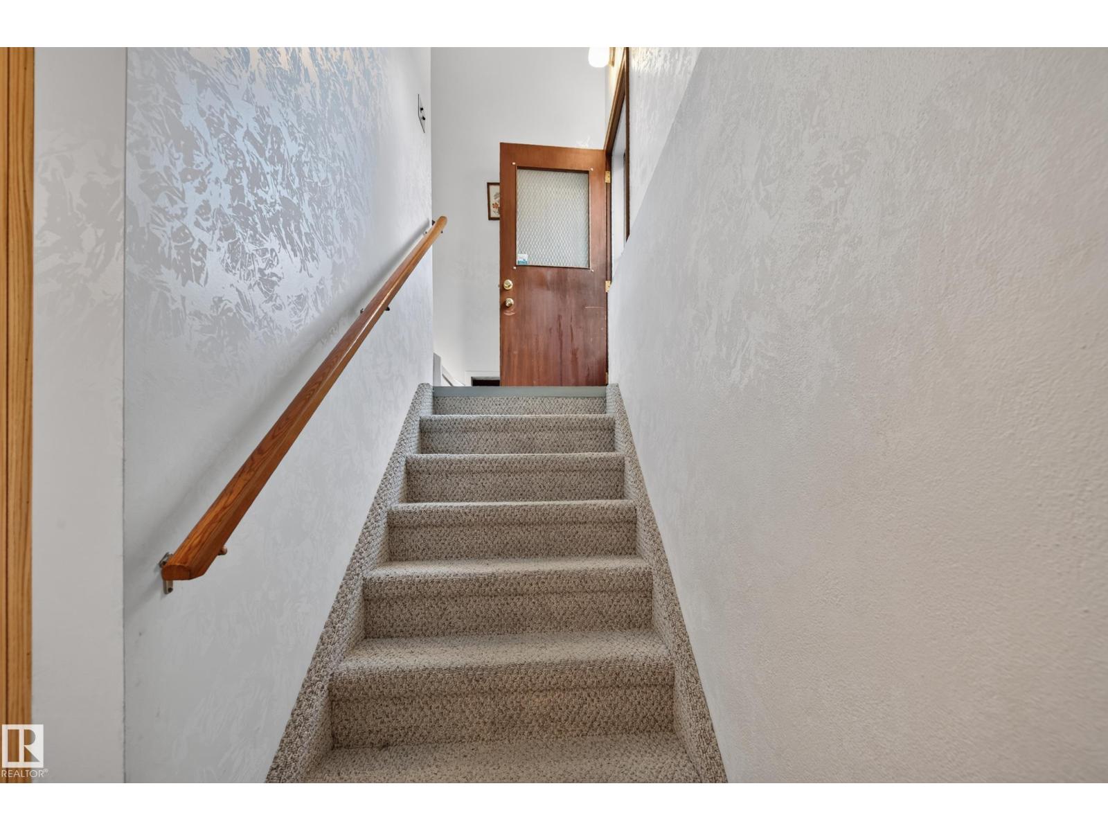 7704 104 AV NW - 57
