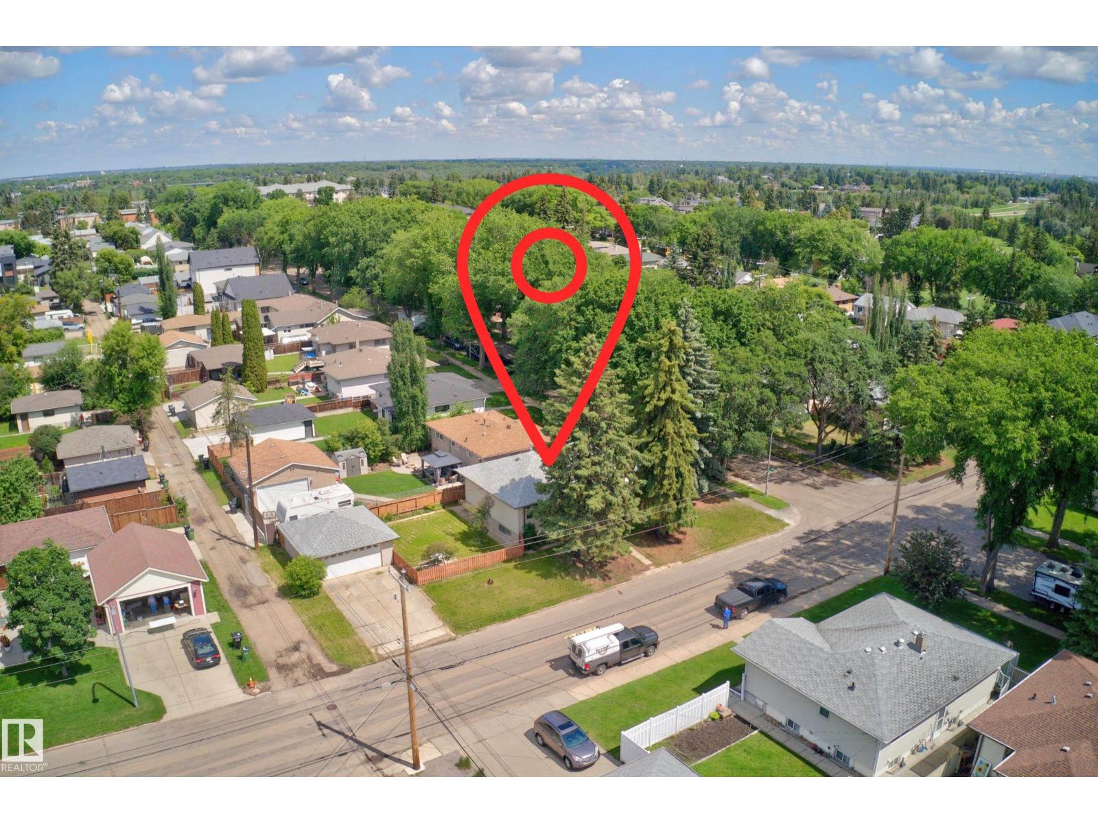 7704 104 AV NW - 70