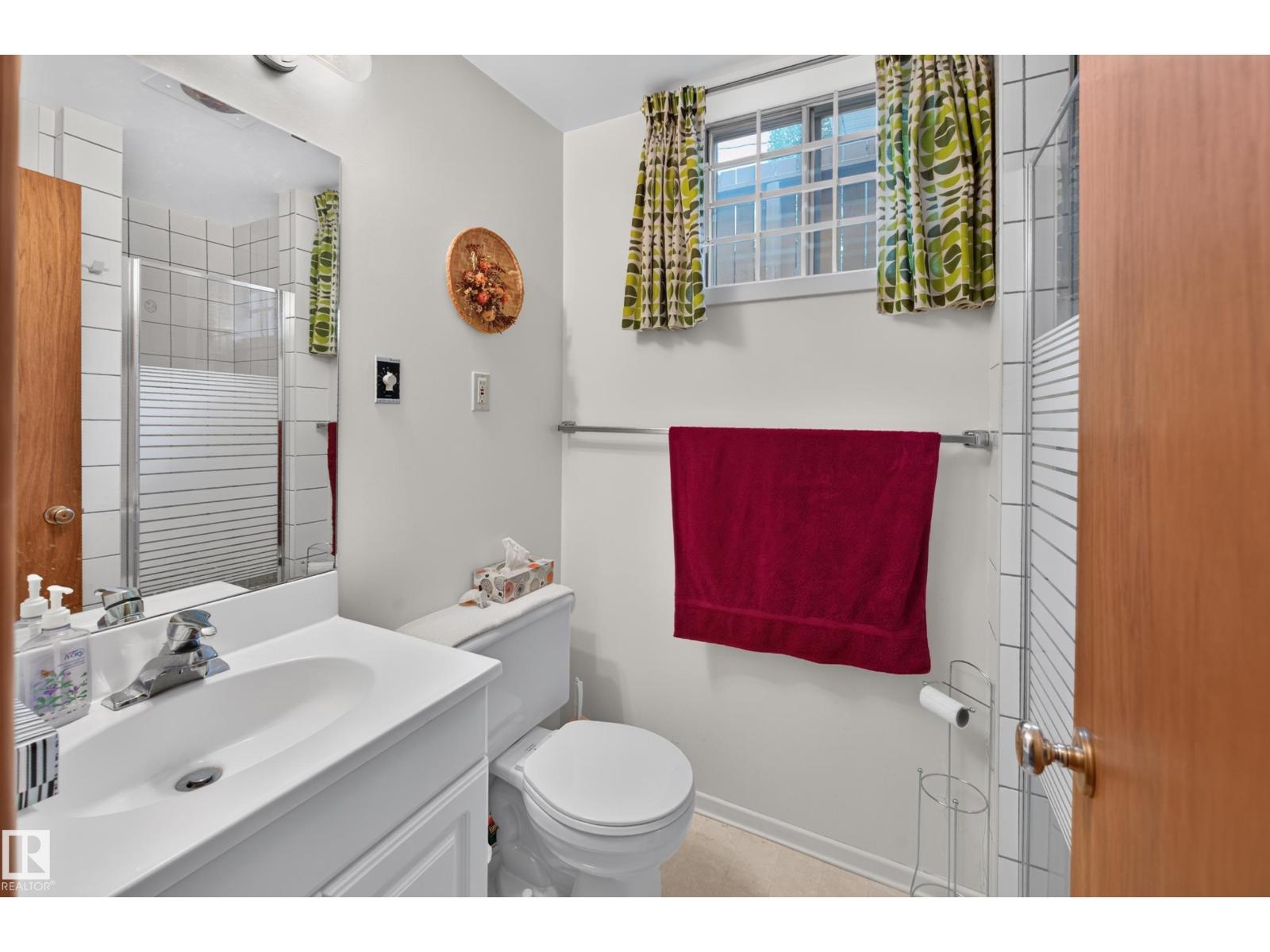 7704 104 AV NW - 48