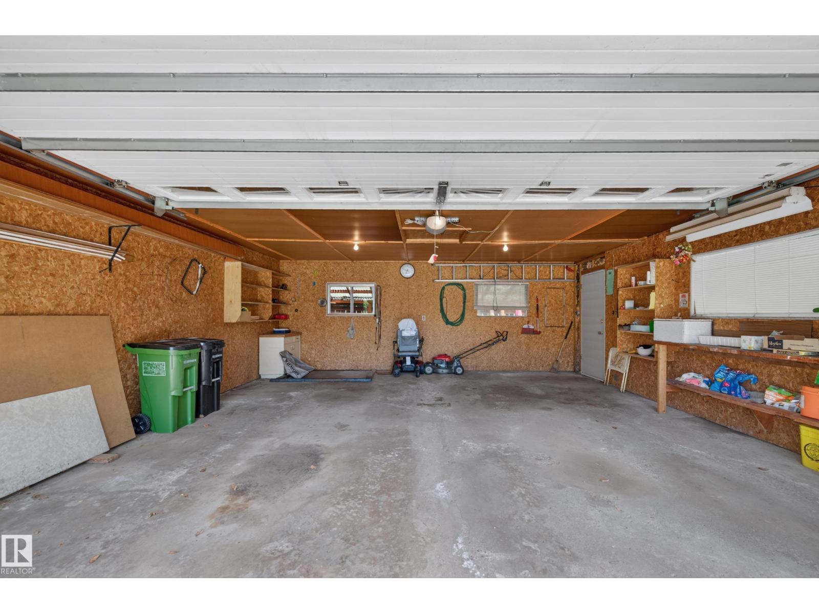 7704 104 AV NW - 60
