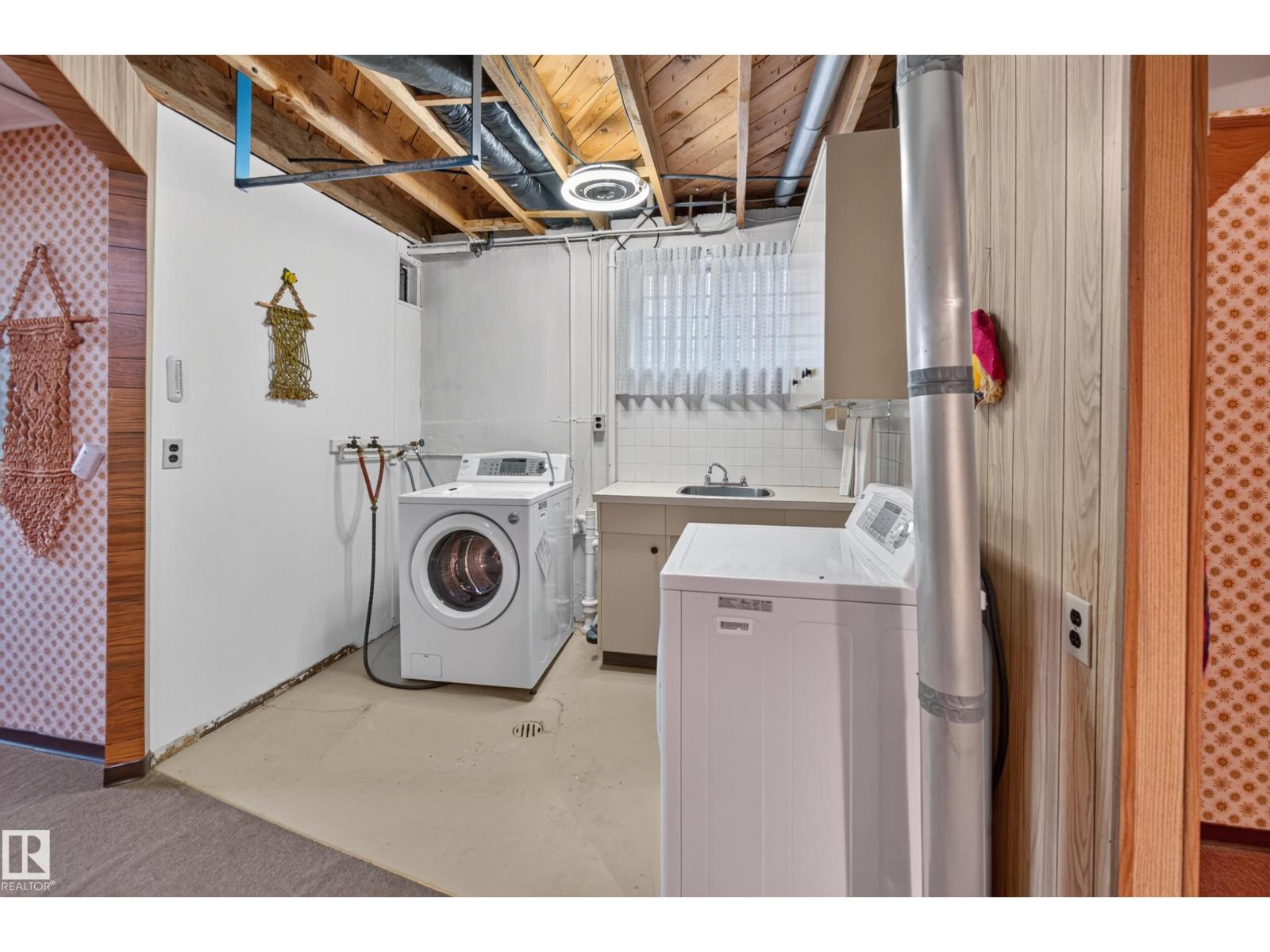 7704 104 AV NW - 52