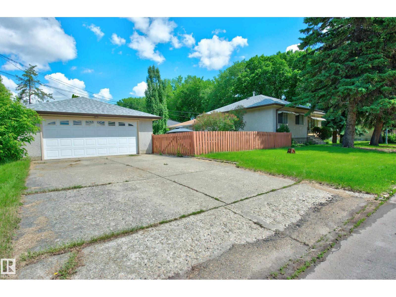 7704 104 AV NW - 68