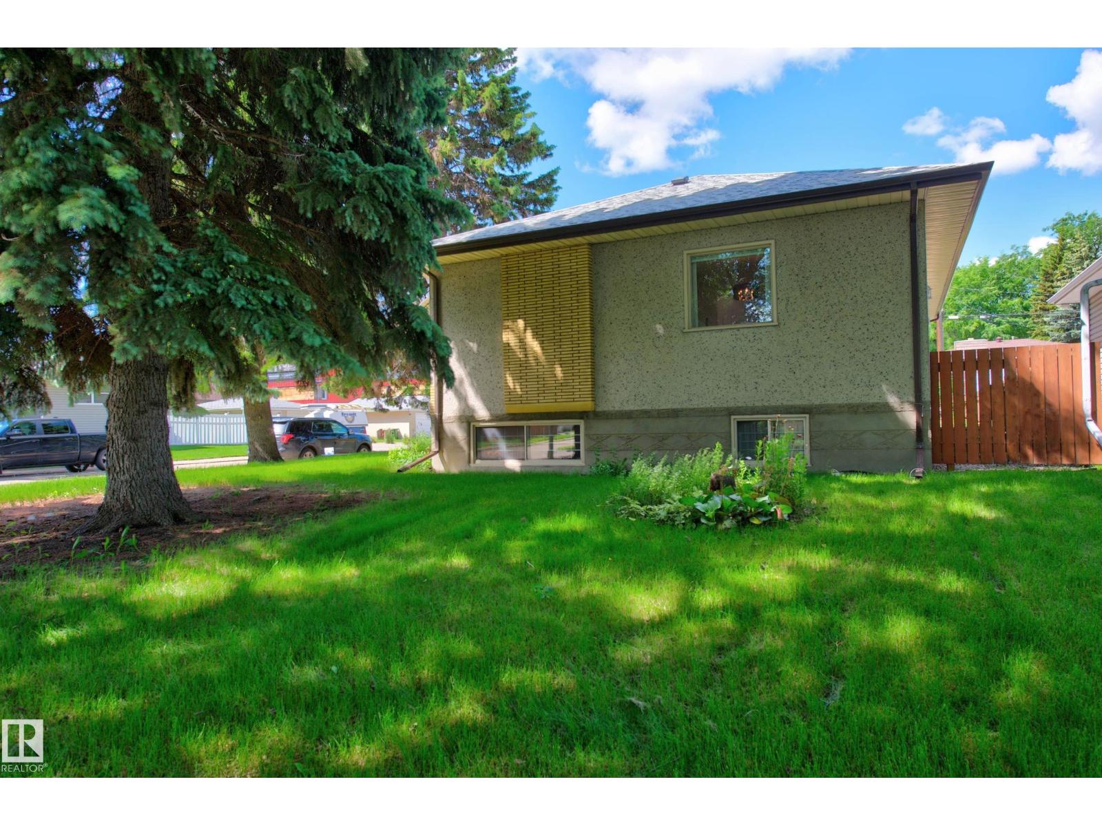 7704 104 AV NW - 67
