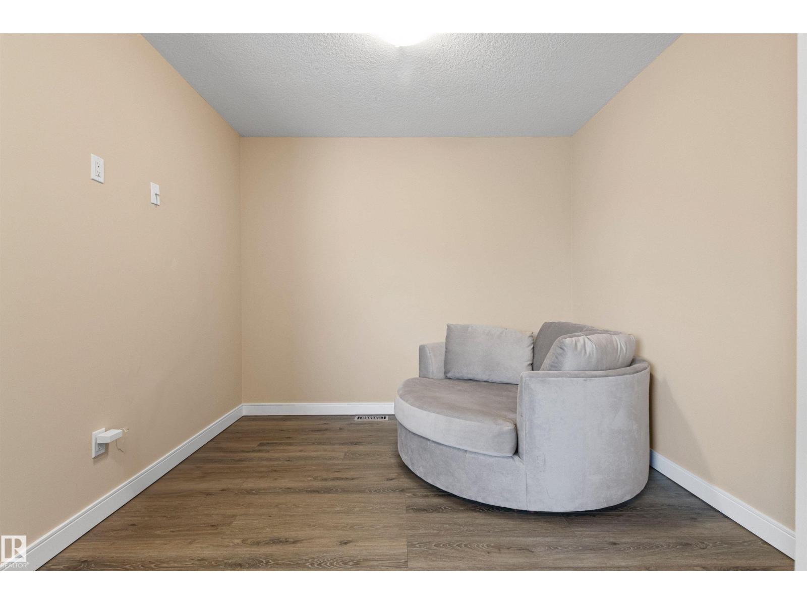 12223 101 Street NW - Photo 22