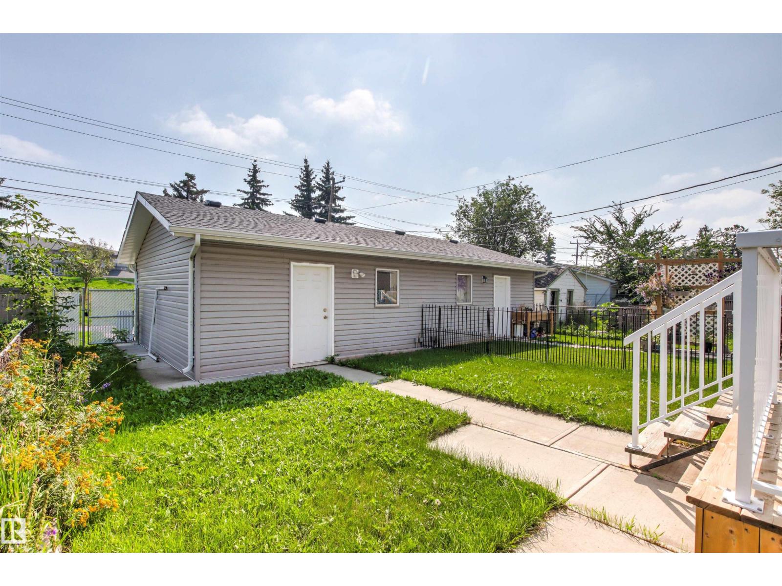 12223 101 Street NW - Photo 35