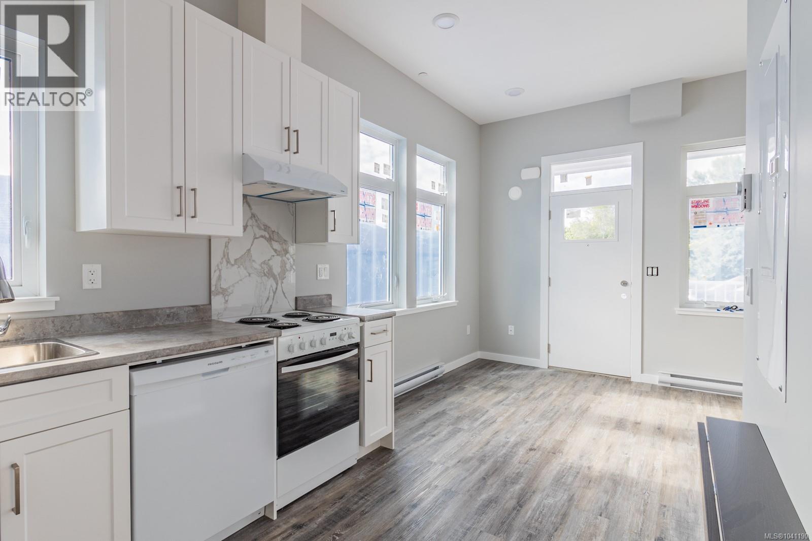 531 Kennedy St - 11