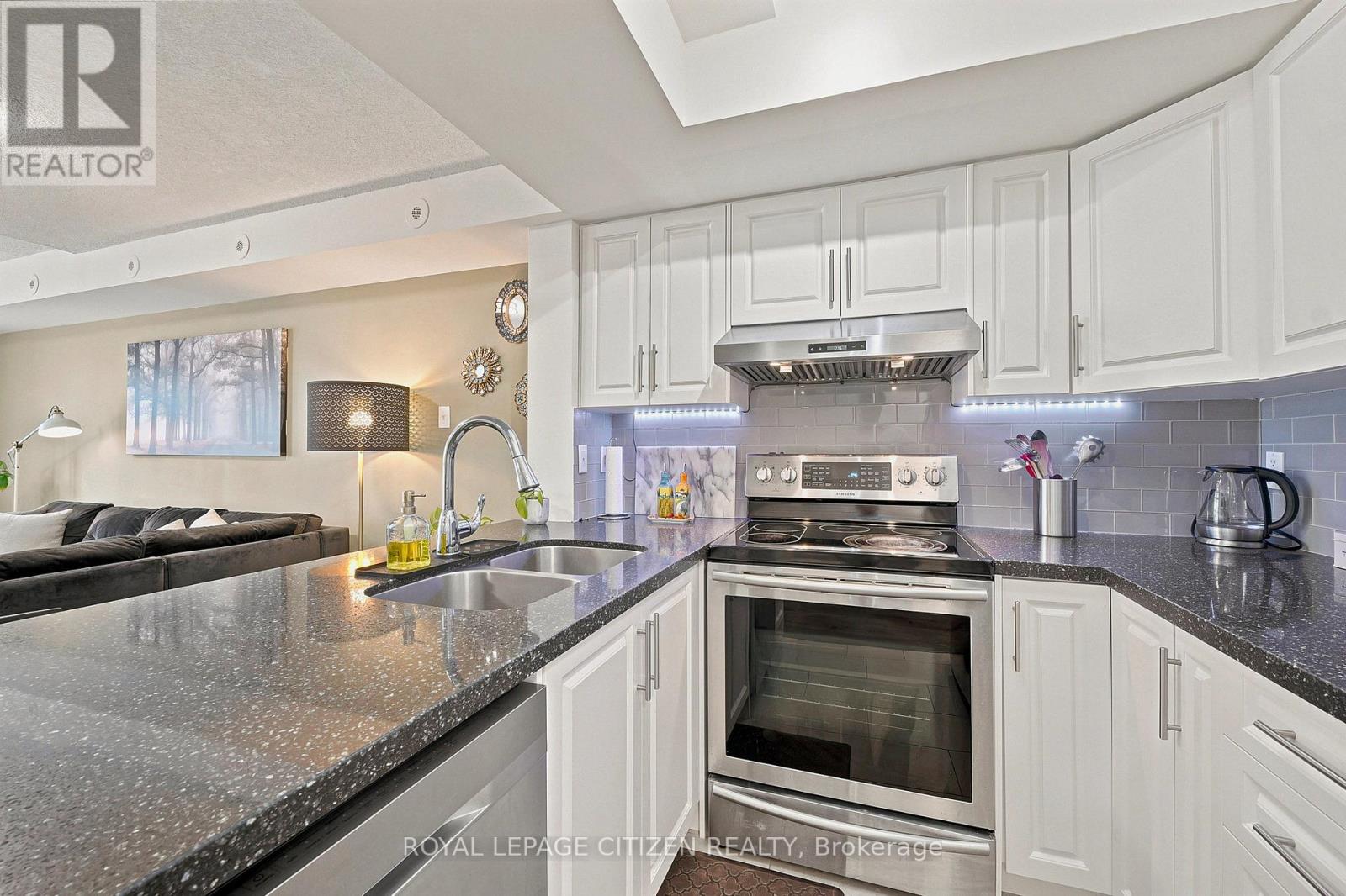 #2048 75 GEORGE APPLETON WAY - 10