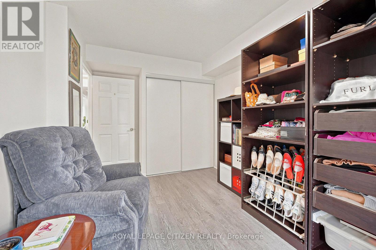 #2048 75 GEORGE APPLETON WAY - 17
