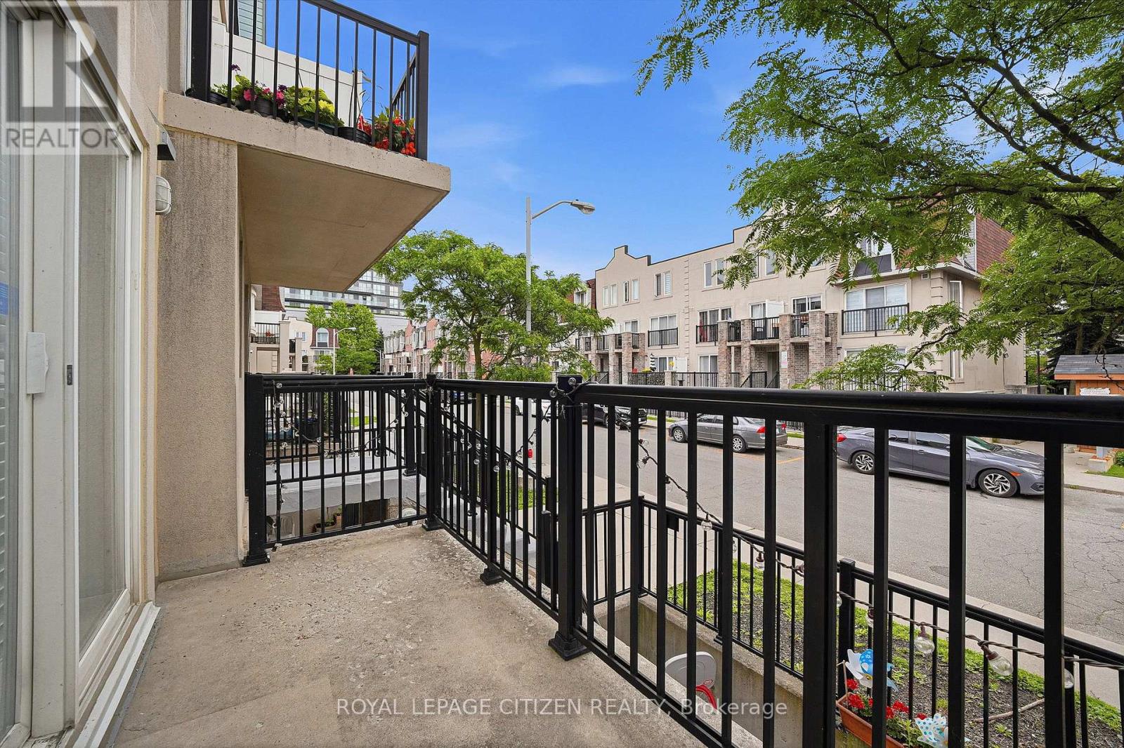 #2048 75 GEORGE APPLETON WAY - 3