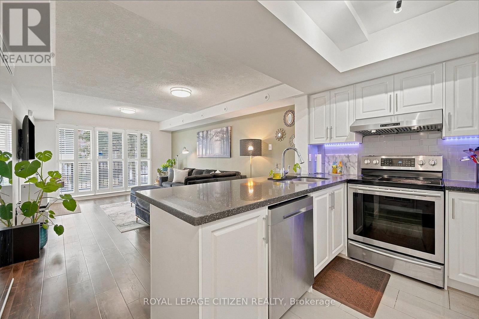 #2048 75 GEORGE APPLETON WAY - 9