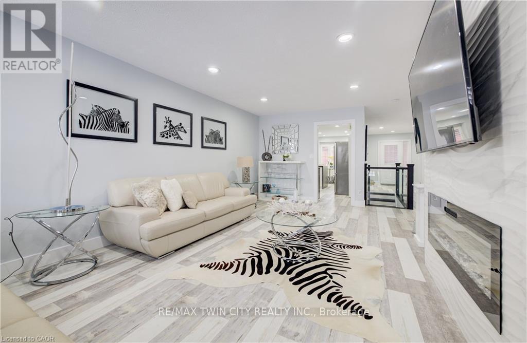 #18 10 ISHERWOOD AVENUE - 10