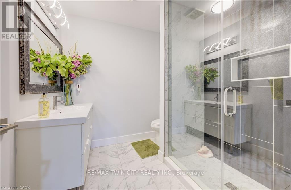 #18 10 ISHERWOOD AVENUE - 27