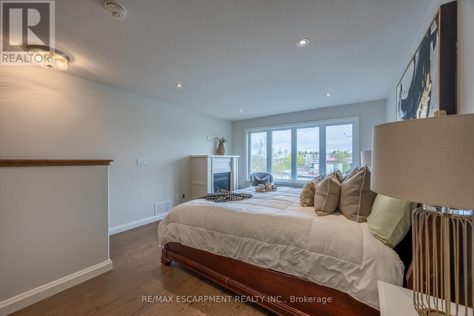 #7 5 OLD HAMILTON ROAD - 19