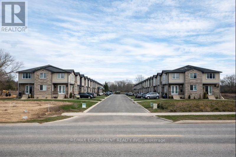 211 THOMPSON ROAD W - 2