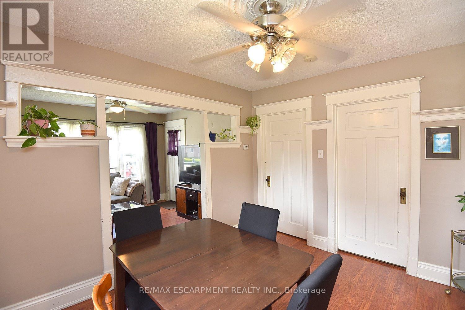 56 BARONS AVENUE N - 11