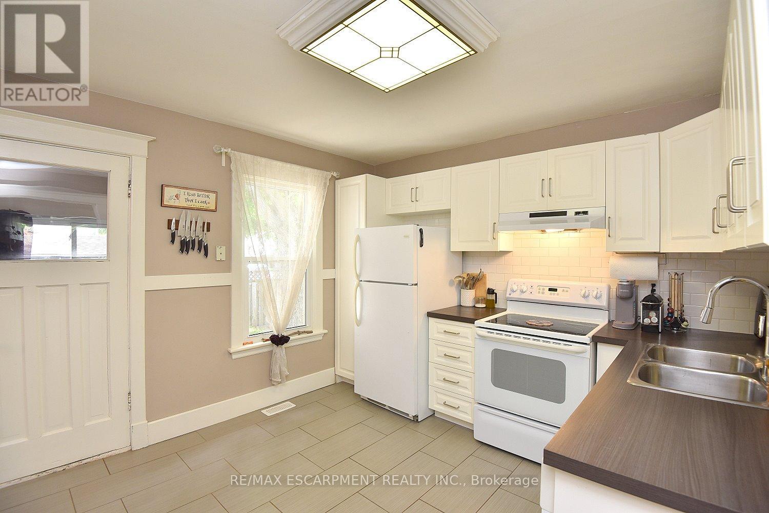 56 BARONS AVENUE N - 13