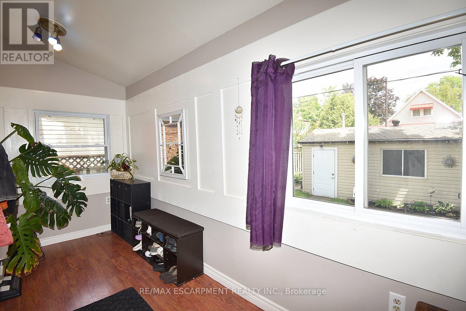 56 BARONS AVENUE N - 18