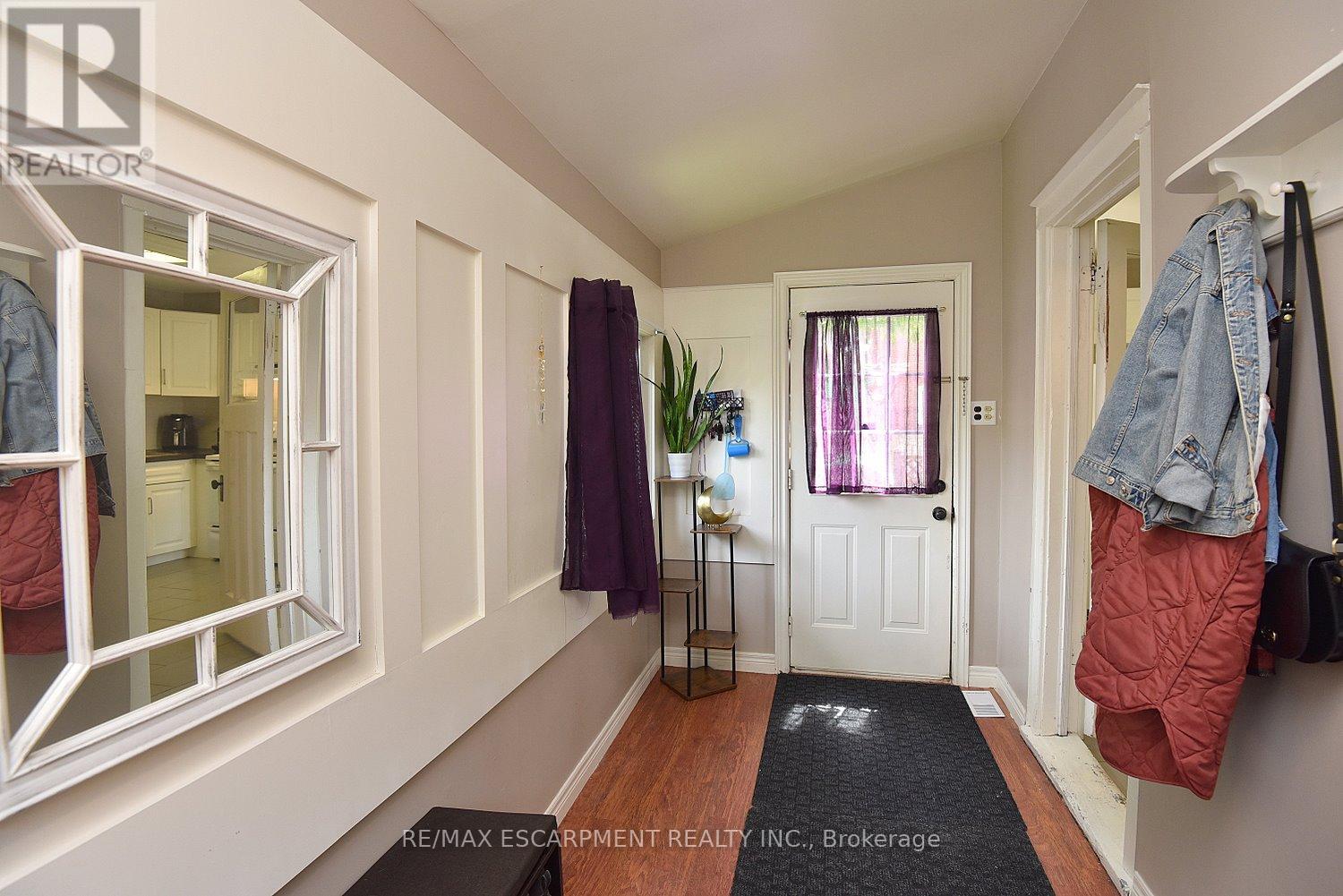 56 BARONS AVENUE N - 19