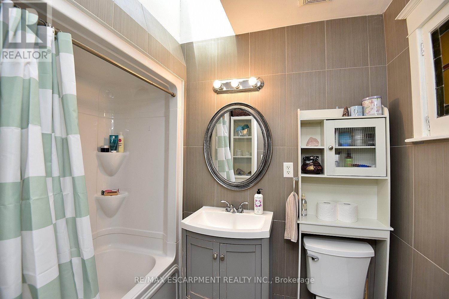 56 BARONS AVENUE N - 20