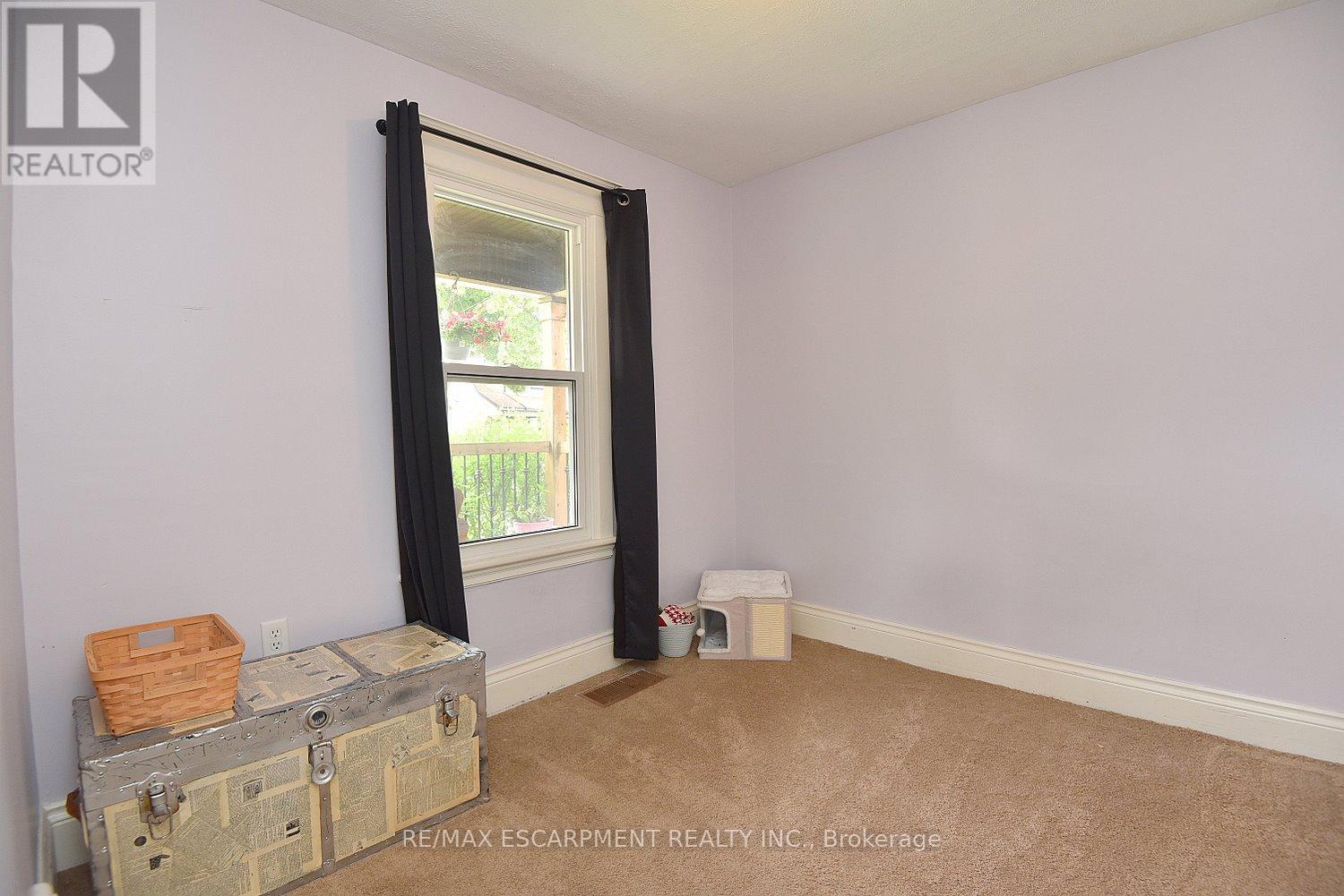 56 BARONS AVENUE N - 25