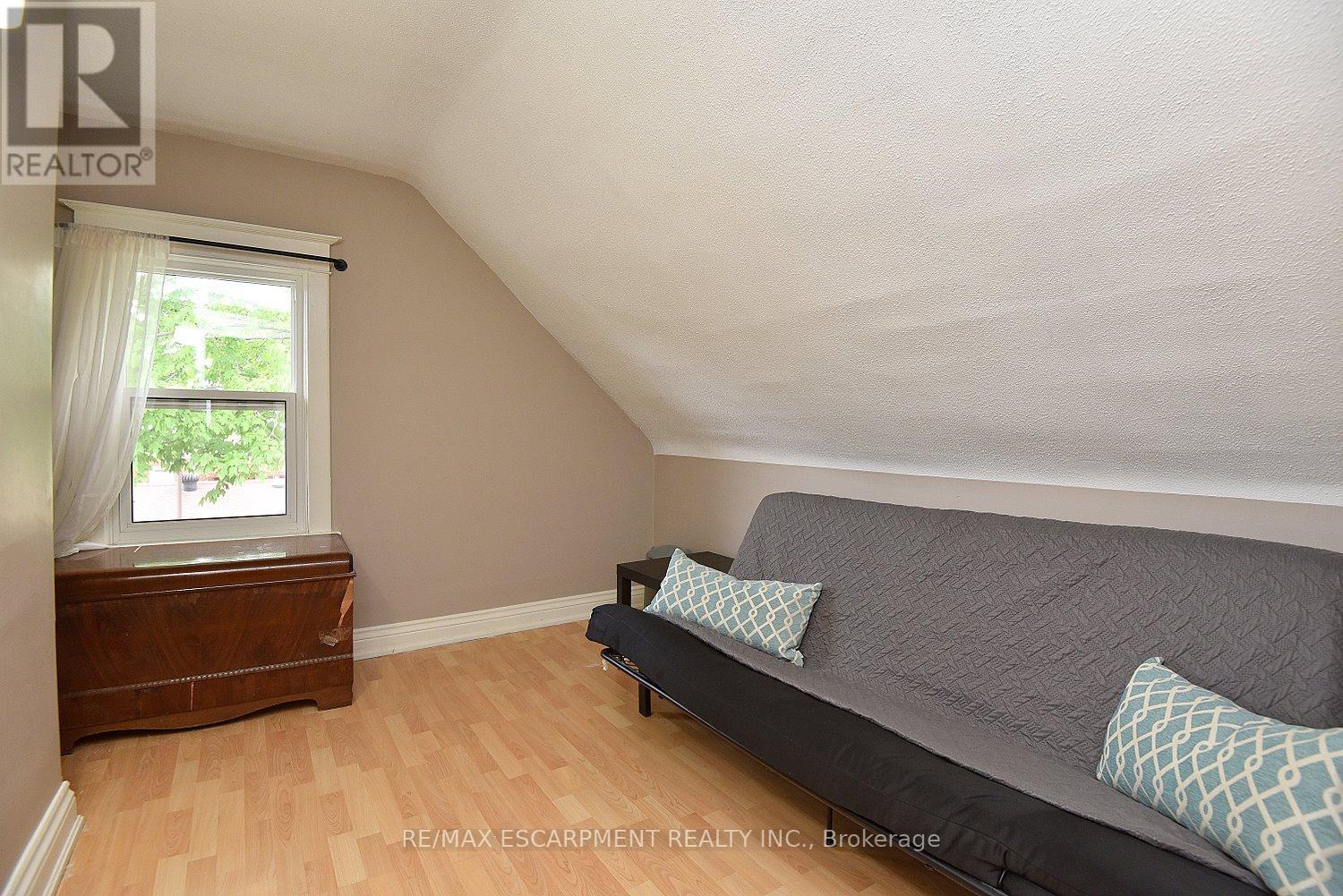 56 BARONS AVENUE N - 29