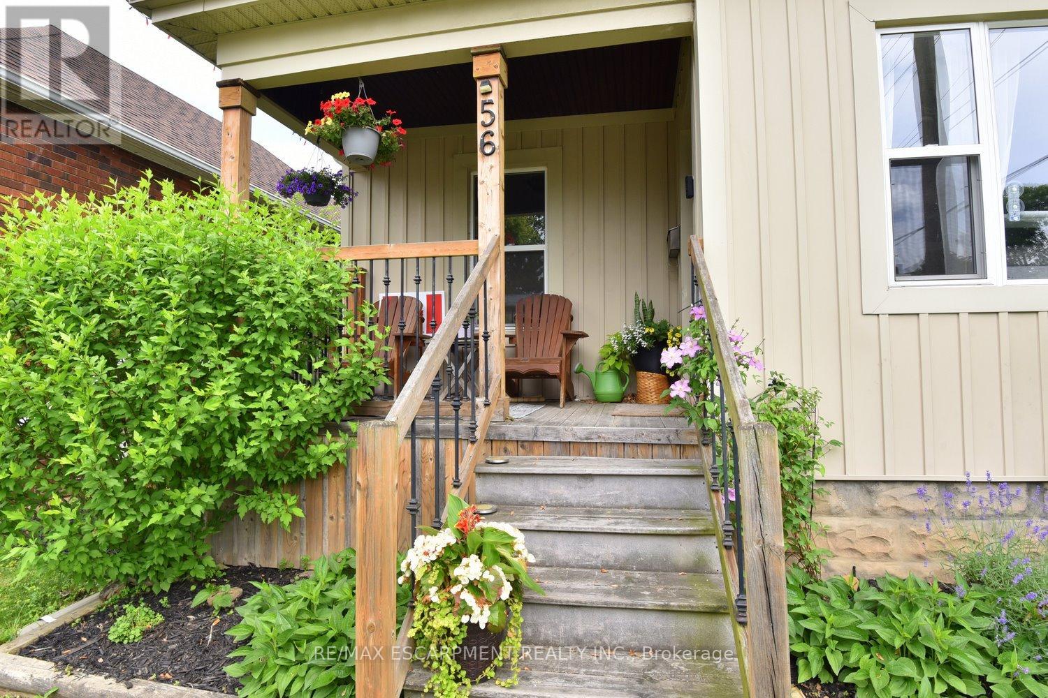 56 BARONS AVENUE N - 3