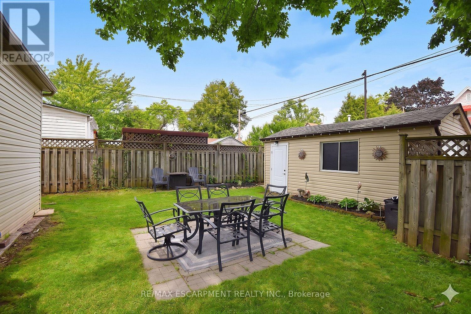 56 BARONS AVENUE N - 32