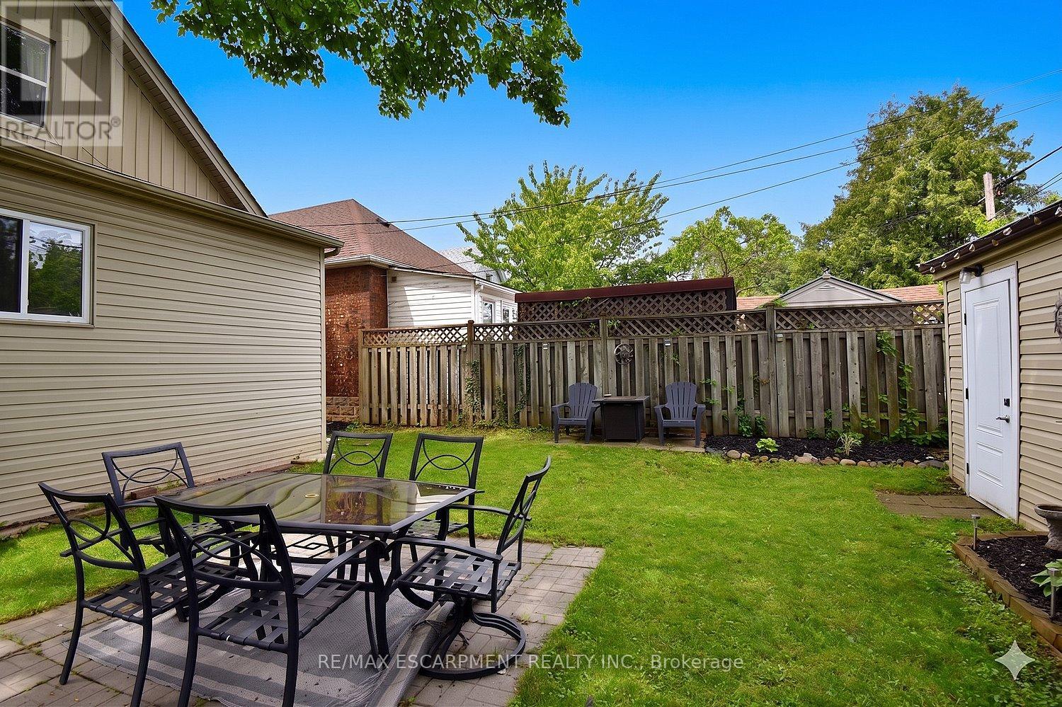 56 BARONS AVENUE N - 33