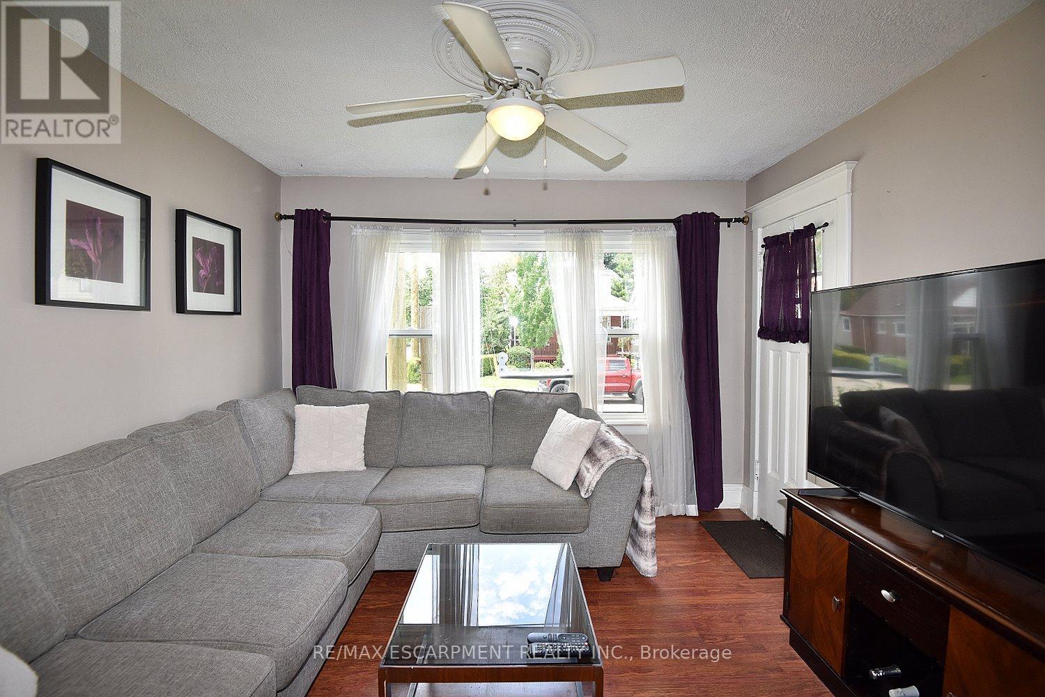 56 BARONS AVENUE N - 6