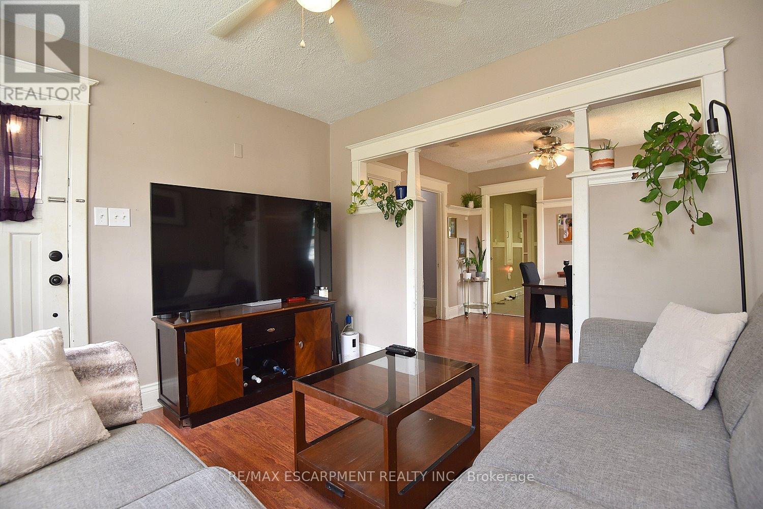 56 BARONS AVENUE N - 7