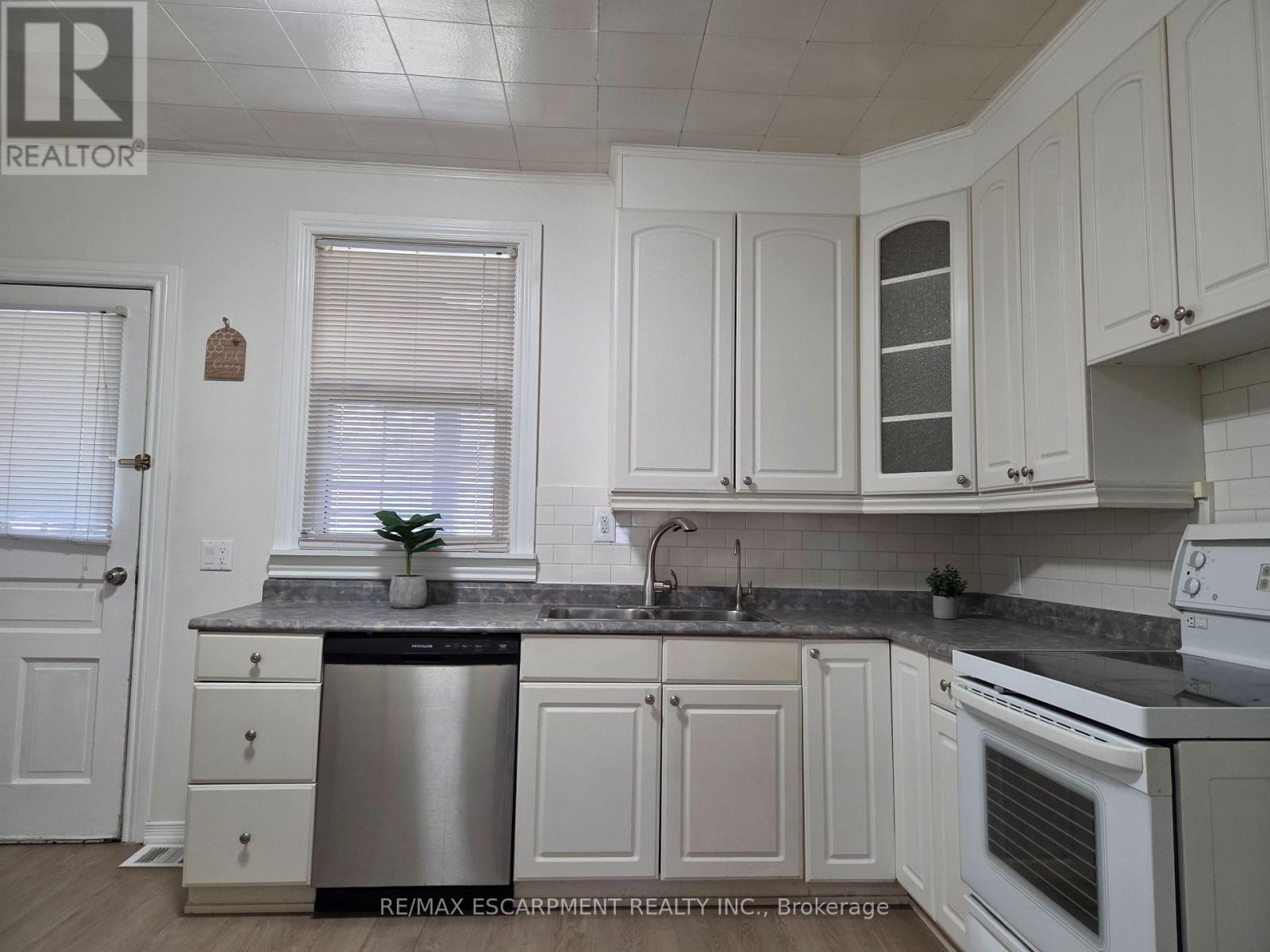 125 CAVELL AVENUE - 7