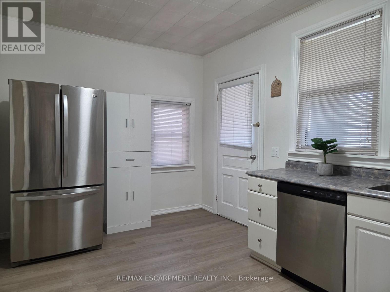125 CAVELL AVENUE - 8
