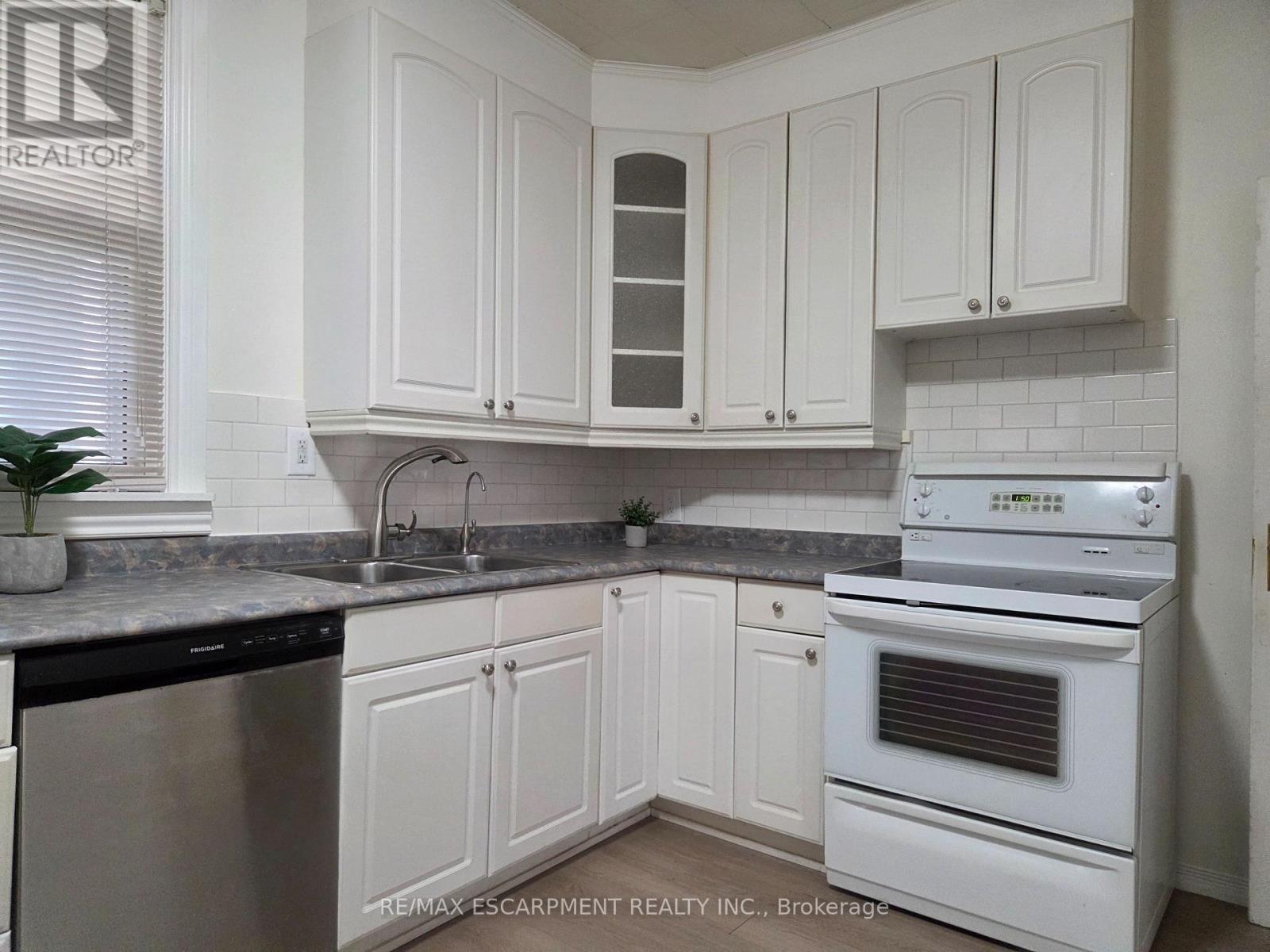 125 CAVELL AVENUE - 9