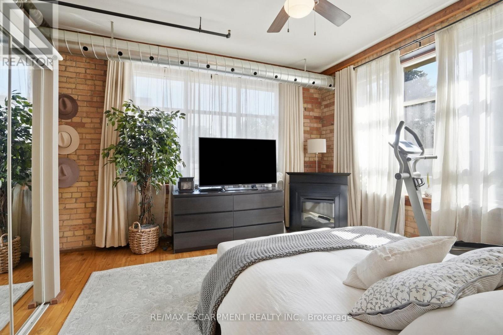 #21 36 MARGARET STREET - Image 26