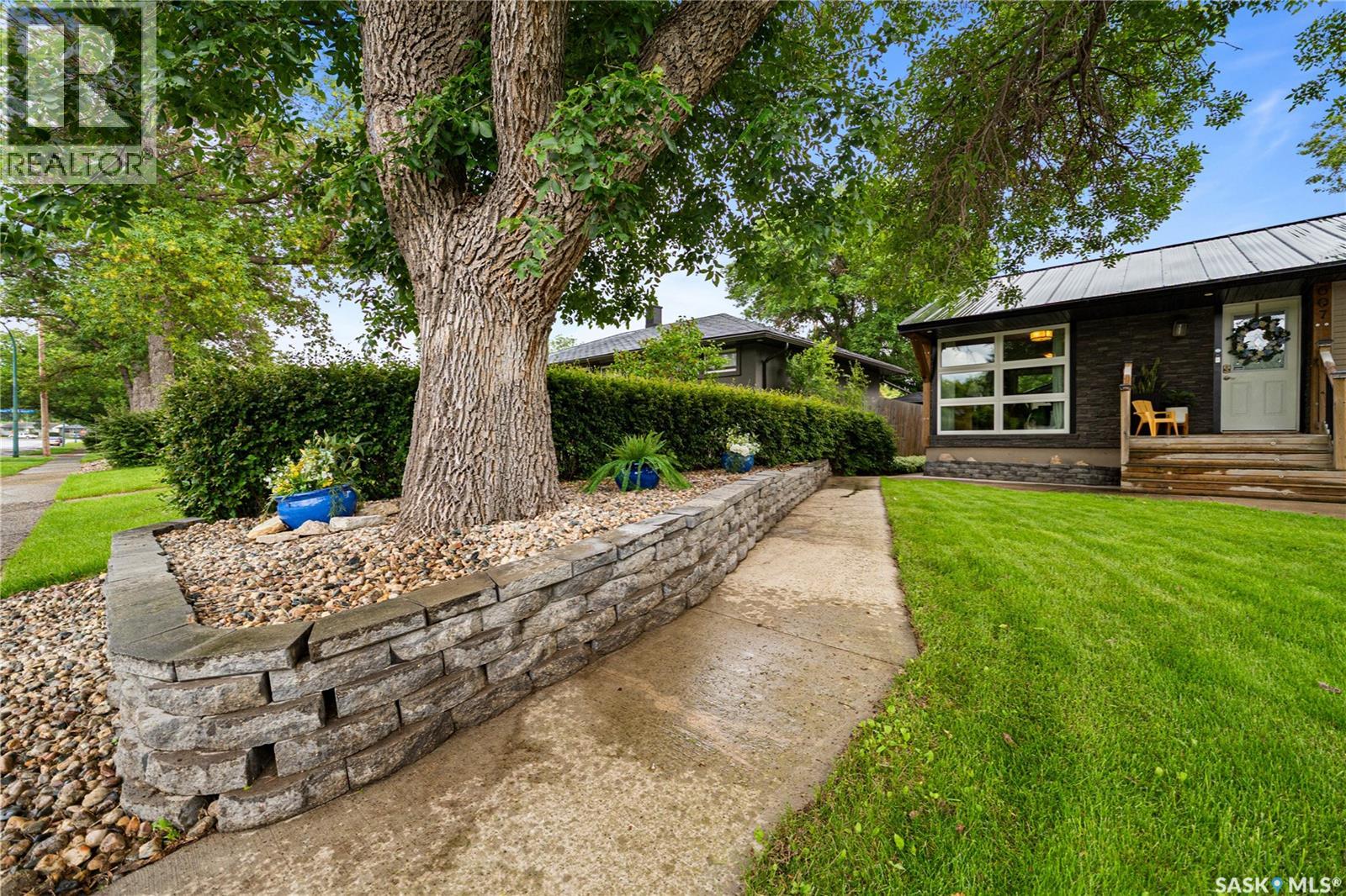 607 E 18th AVENUE - photo 3