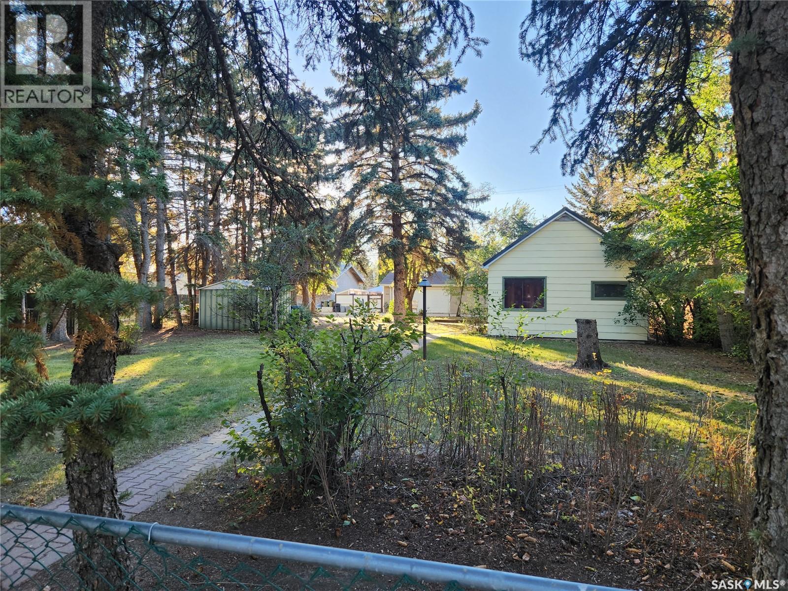 308 Pangman STREET - 1