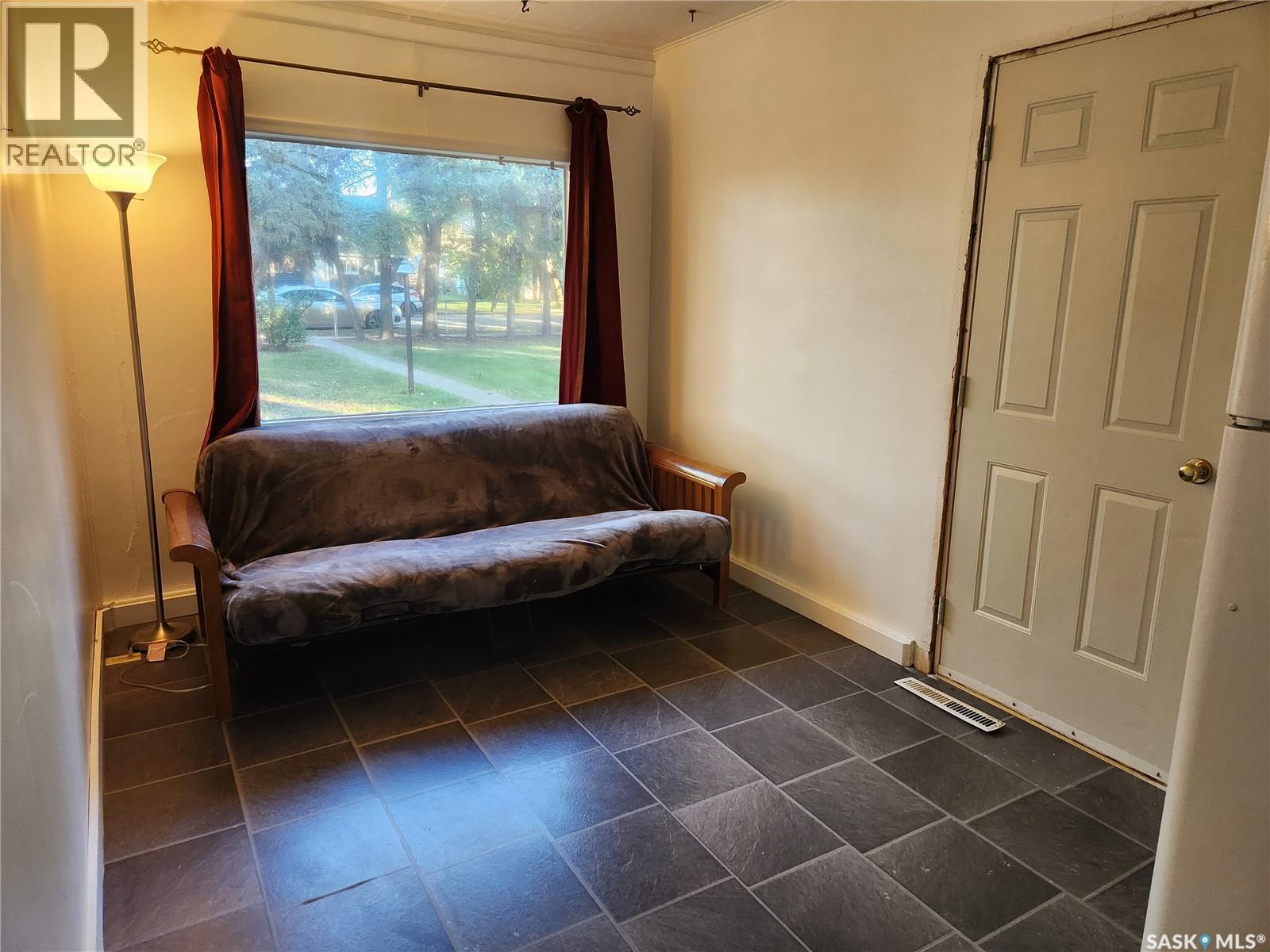 308 Pangman STREET - 4