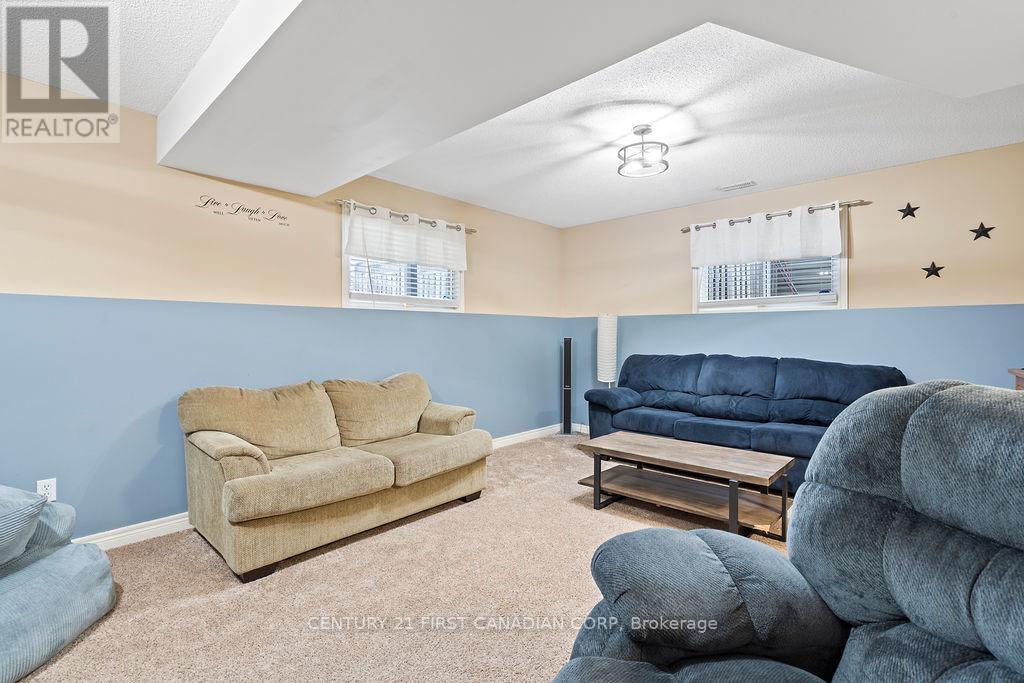 17 COTTONWOOD DRIVE - 36