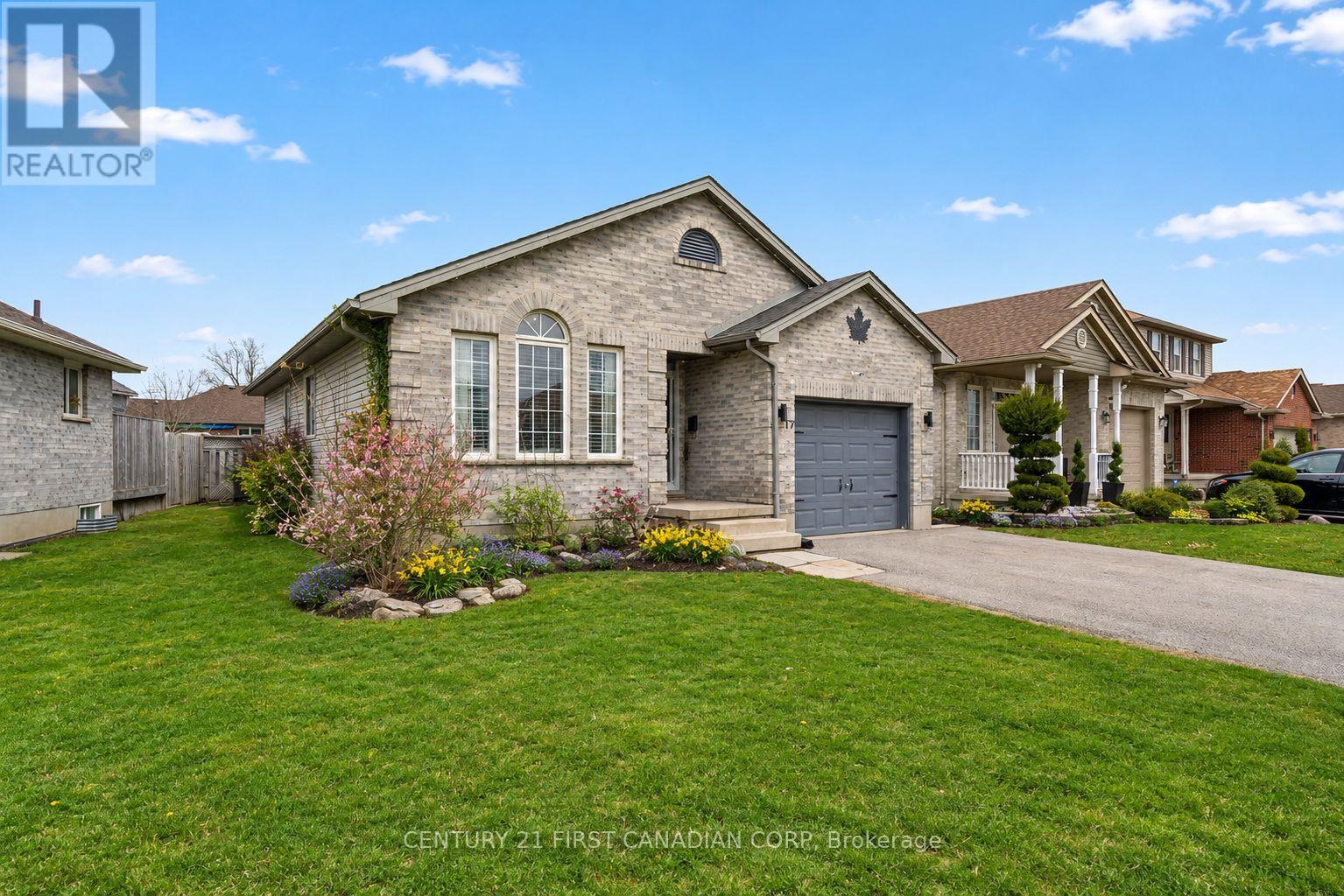 17 COTTONWOOD DRIVE - 4