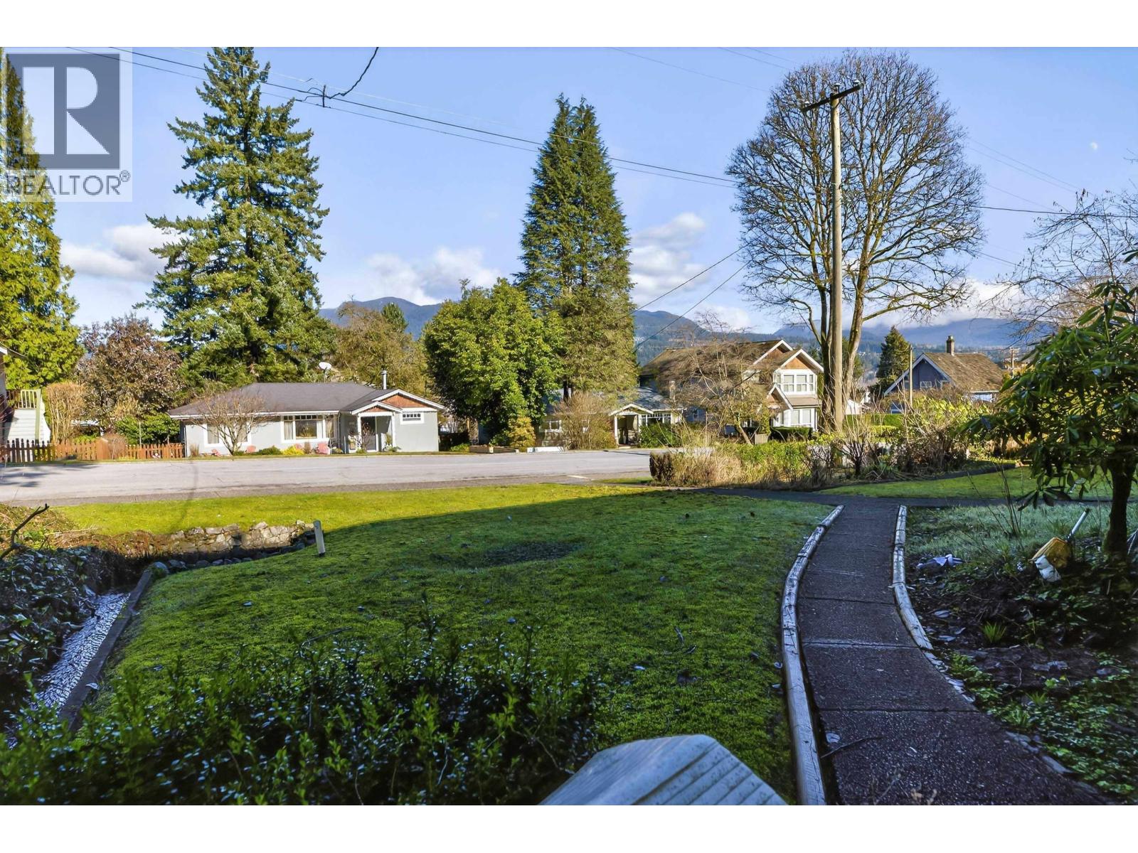 2217 ST GEORGE STREET, Port Moody