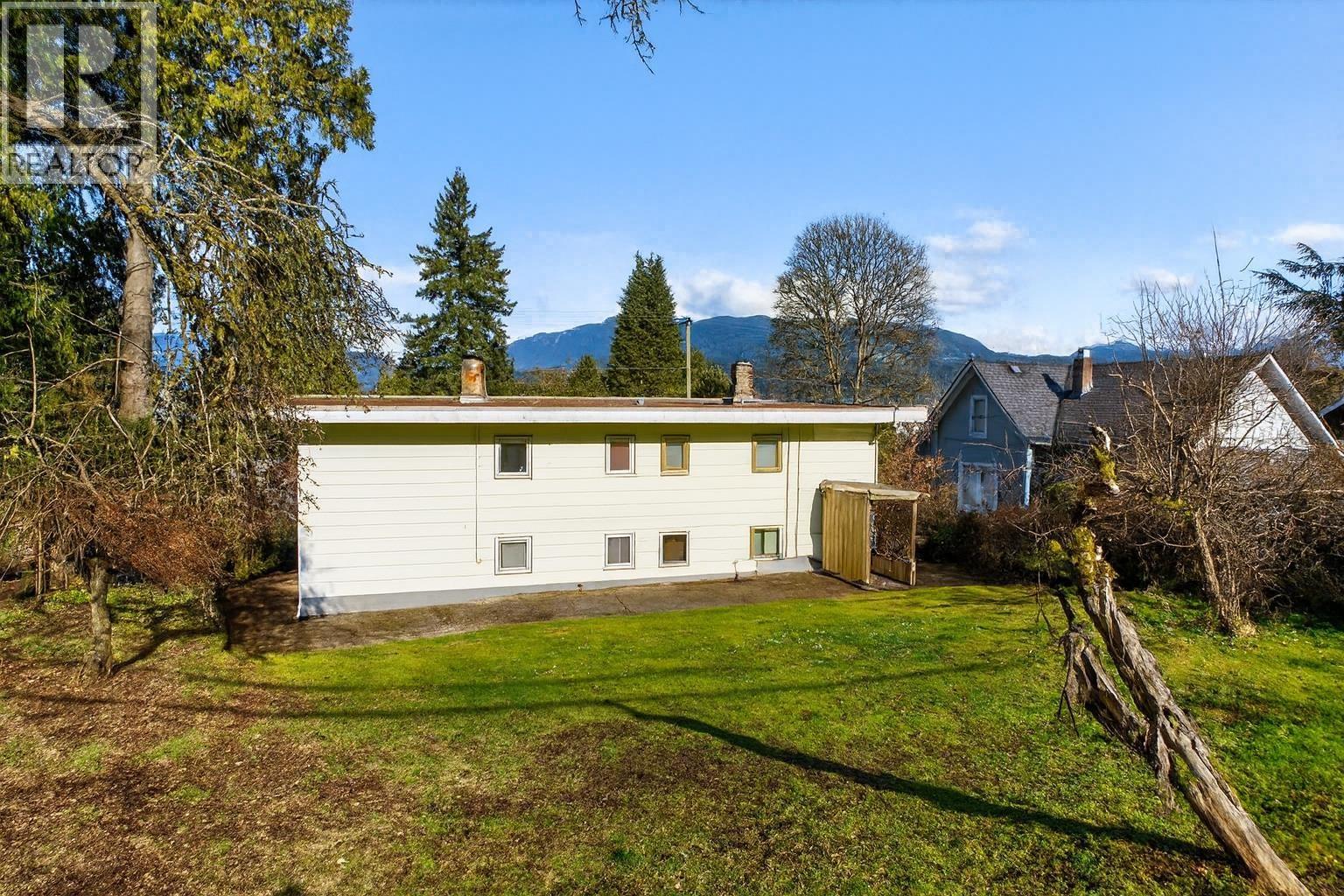 2217 ST GEORGE STREET, Port Moody